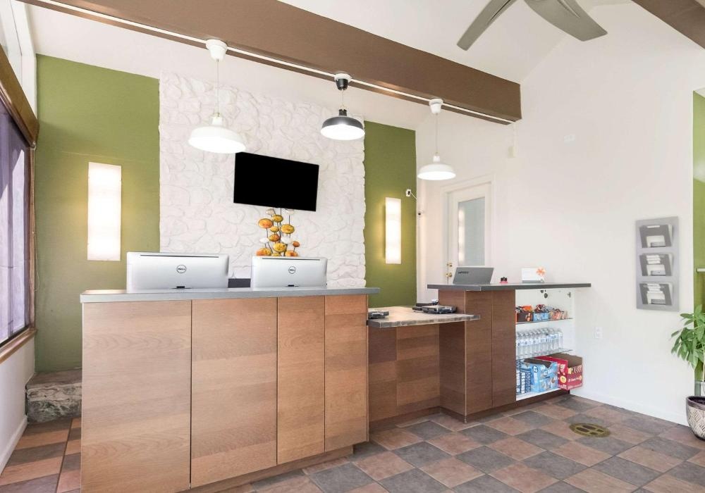 Efficiency Queen Suite with Two Queen Beds and Sofa bed - Non Smoking